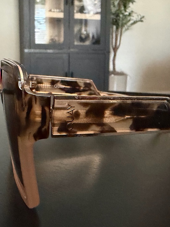 Quay Australia almost ready  Oversized  Sunglasses in Tortoise and Light Brown main image 6
